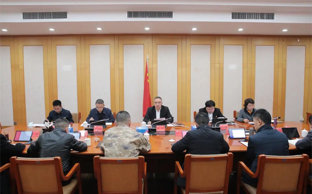 区委理论学习中心组专题学习会召开